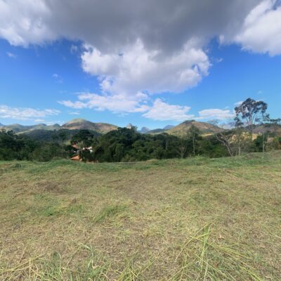 Descubra o Seu Refúgio dos Sonhos em Itaipava: Terreno em Condomínio com Vista Deslumbrante!