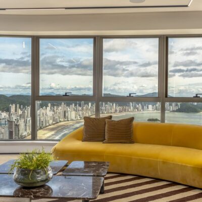 Descubra o Sofisticado Apartamento de R$ 20 Milhões com Decorção Italiana em Balneário Camboriú!